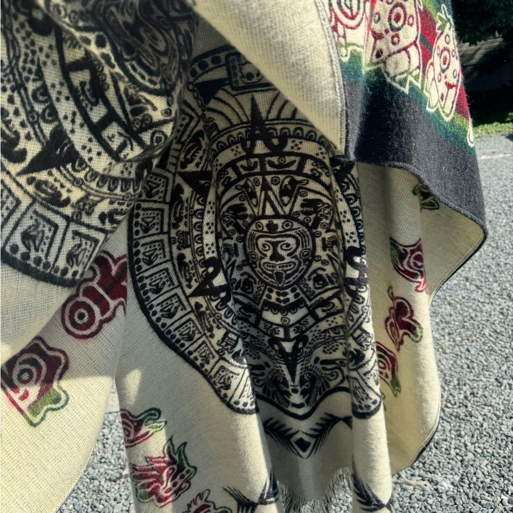 Aztec Pattern Hooded Poncho - Picture 5 of 7